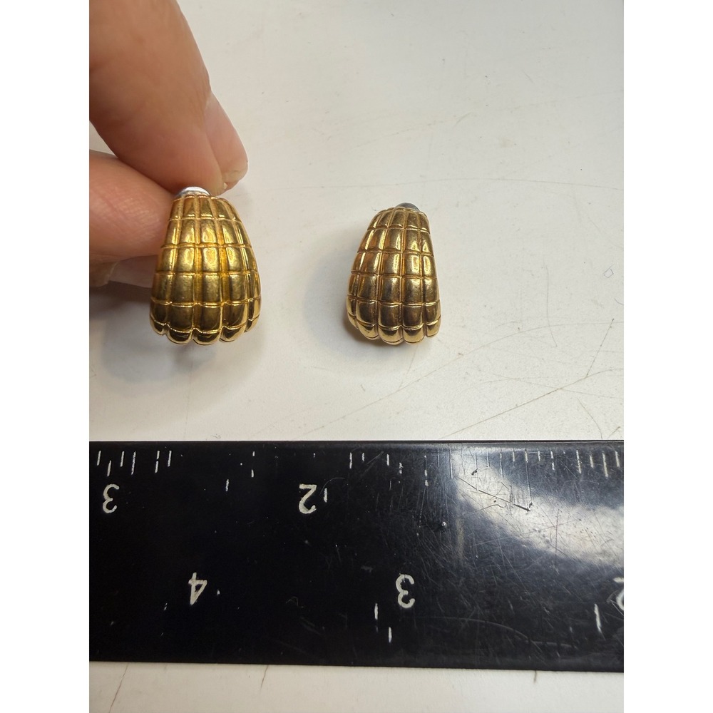 Avon Gold Tone Quilted Shrimp Hoop Earrings Textured J-Hoop Studs
